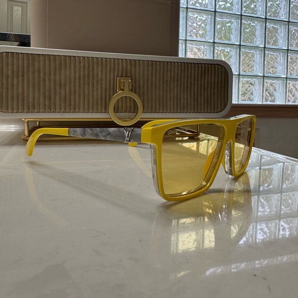 Louis Vuitton sunglasses - Picture 1 of 6